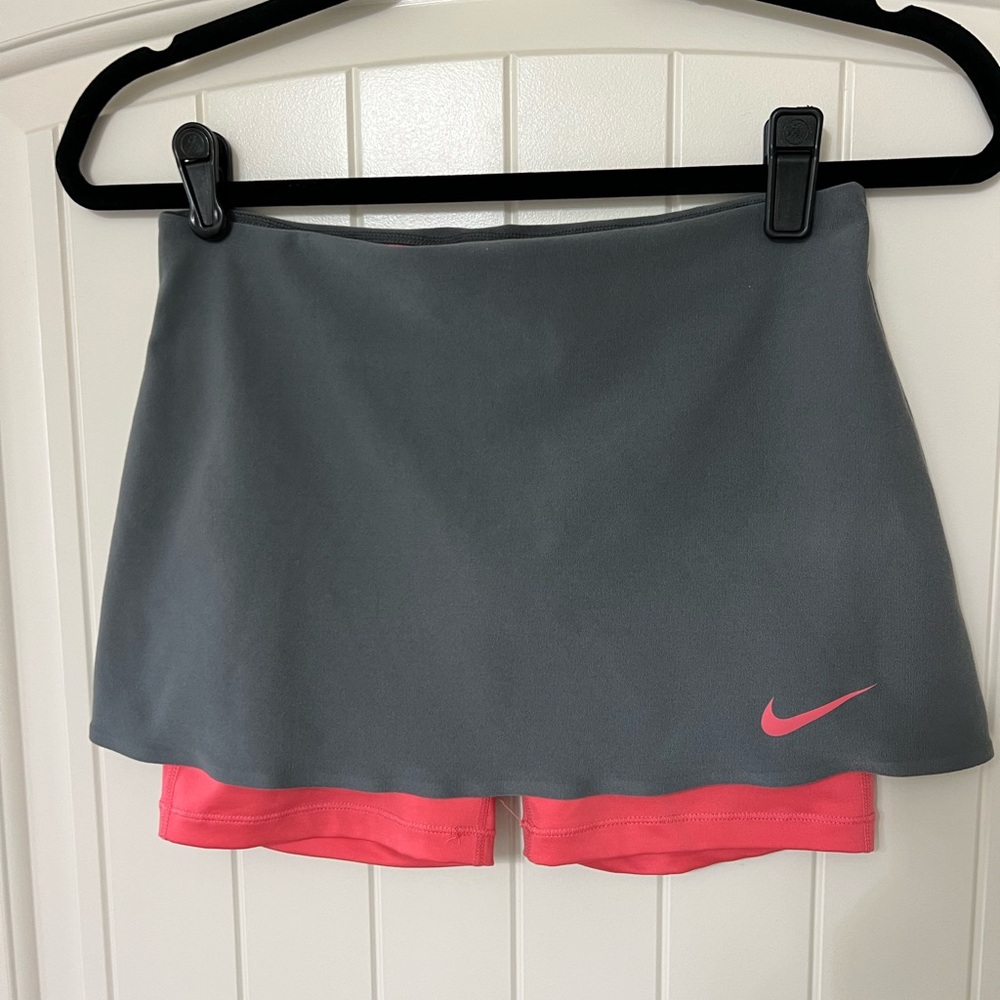 Women’s Nike, NWOT dri fit skort size, Medium